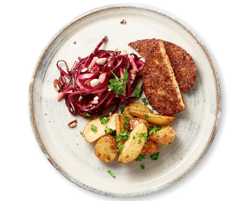 Notenburger met geroosterde krieltjes en rodekoolslaatje met appel
