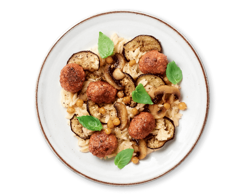 Griekse pasta met gegrilde groenten en vegetarische balletjes