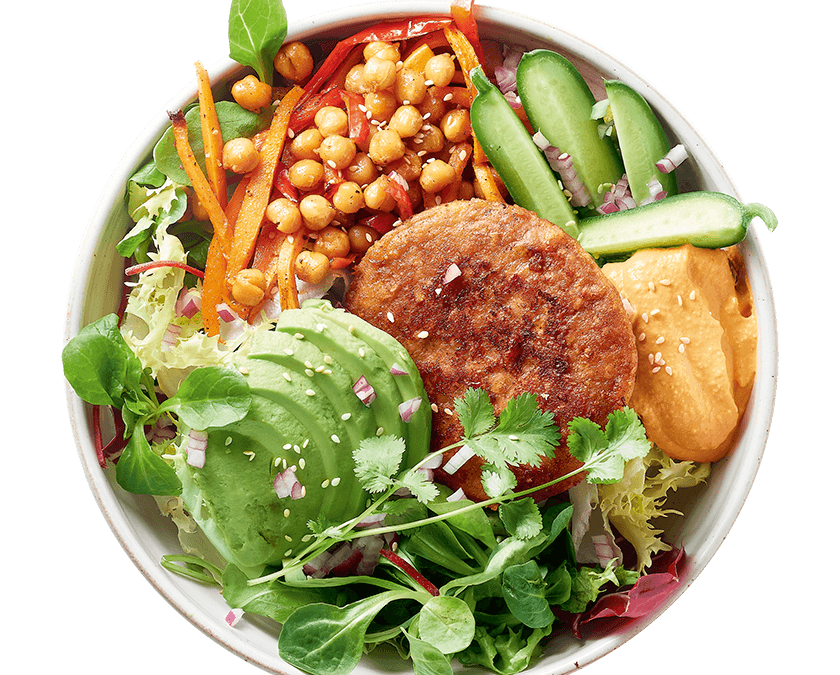 Bowl de salade fraîche aux légumes grillés et burger BBQ végane